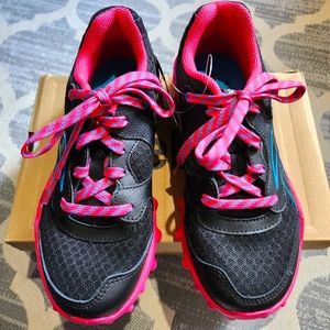 Reebok girls Explore 67 size 1.5 running